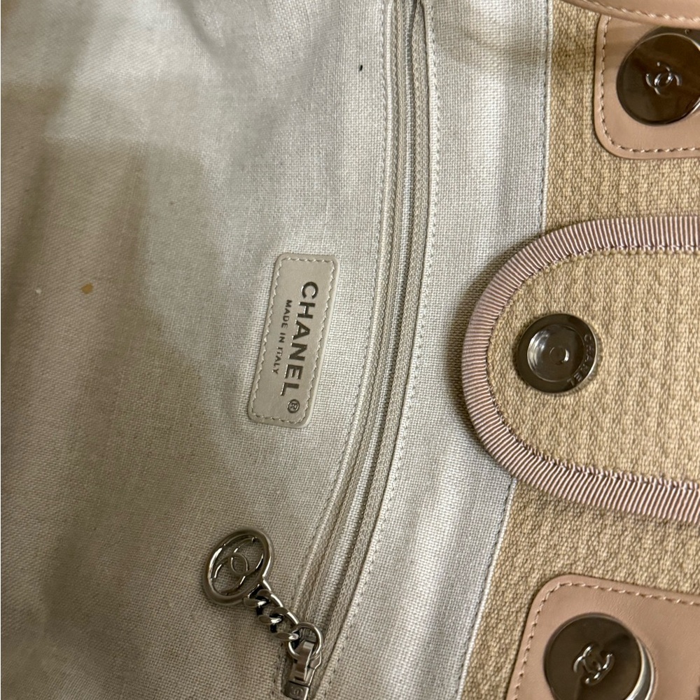 CHANEL Small Deauville Tote in beige - Picture 15 of 16